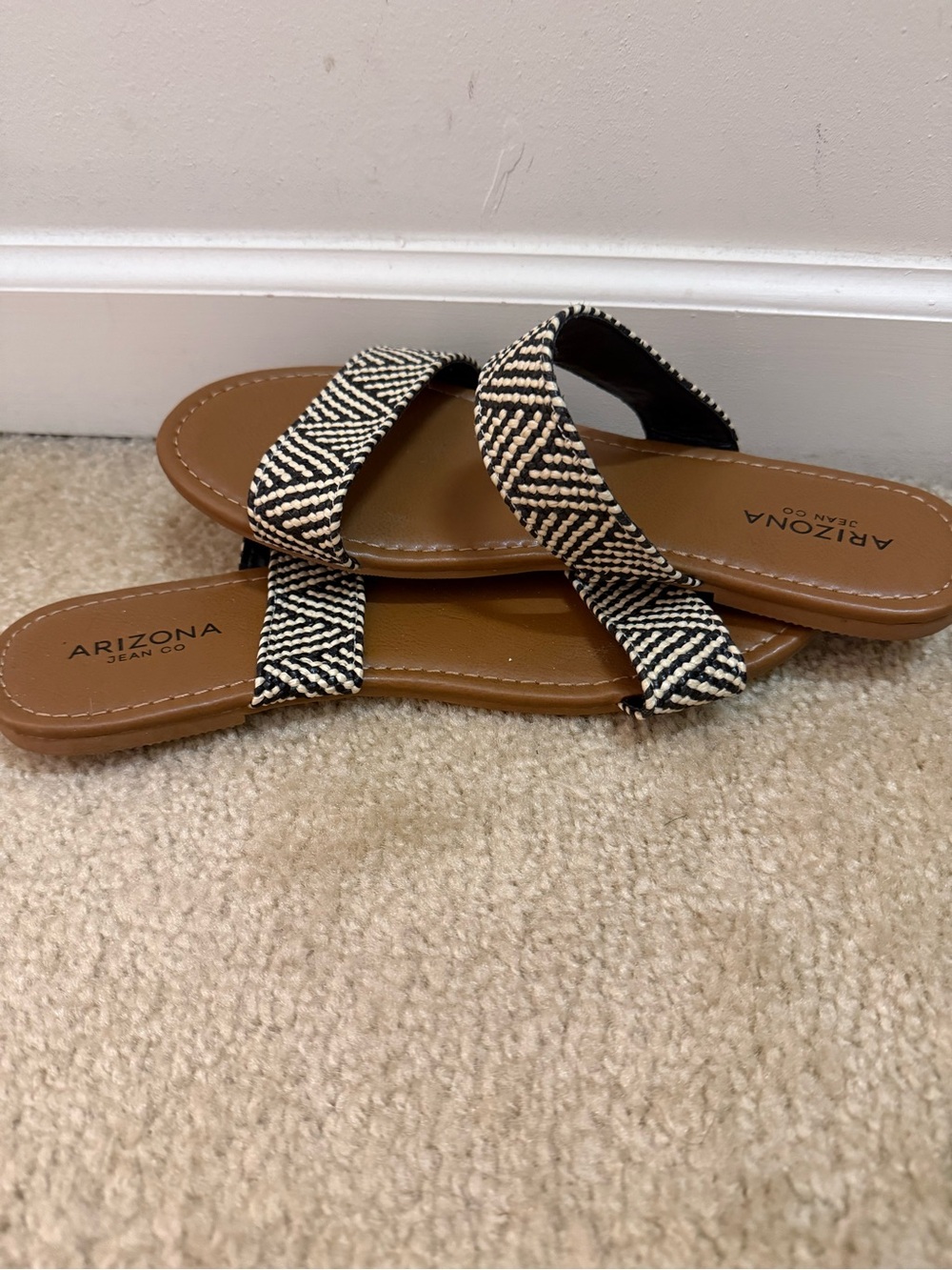 Arizona Jean Co Black and White Patterned Double-Strap Slide Sandals